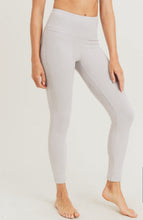 Load image into Gallery viewer, Tessa Snake Print Highwaist Leggings