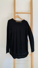 Load image into Gallery viewer, Emily Flow Top - Black