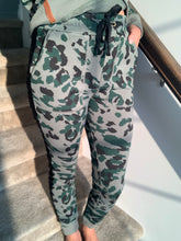 Load image into Gallery viewer, Joggers - Everyday Essential